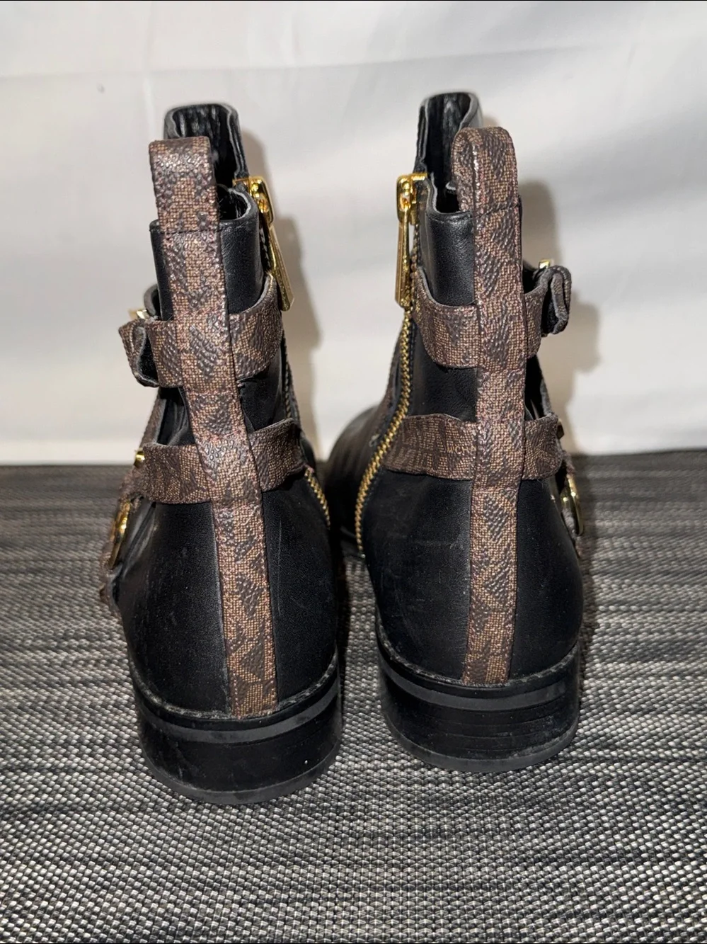 Michael Kors Black/Brown w/Gold Logo Chelsea Booties Sz 7